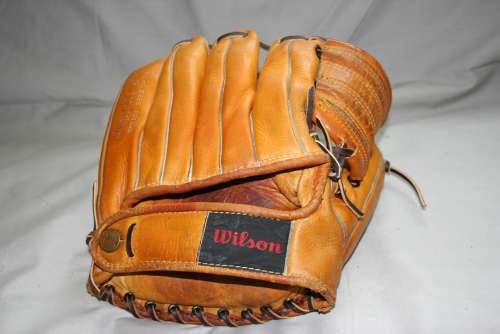 Early Wynn Wilson A2070 Back